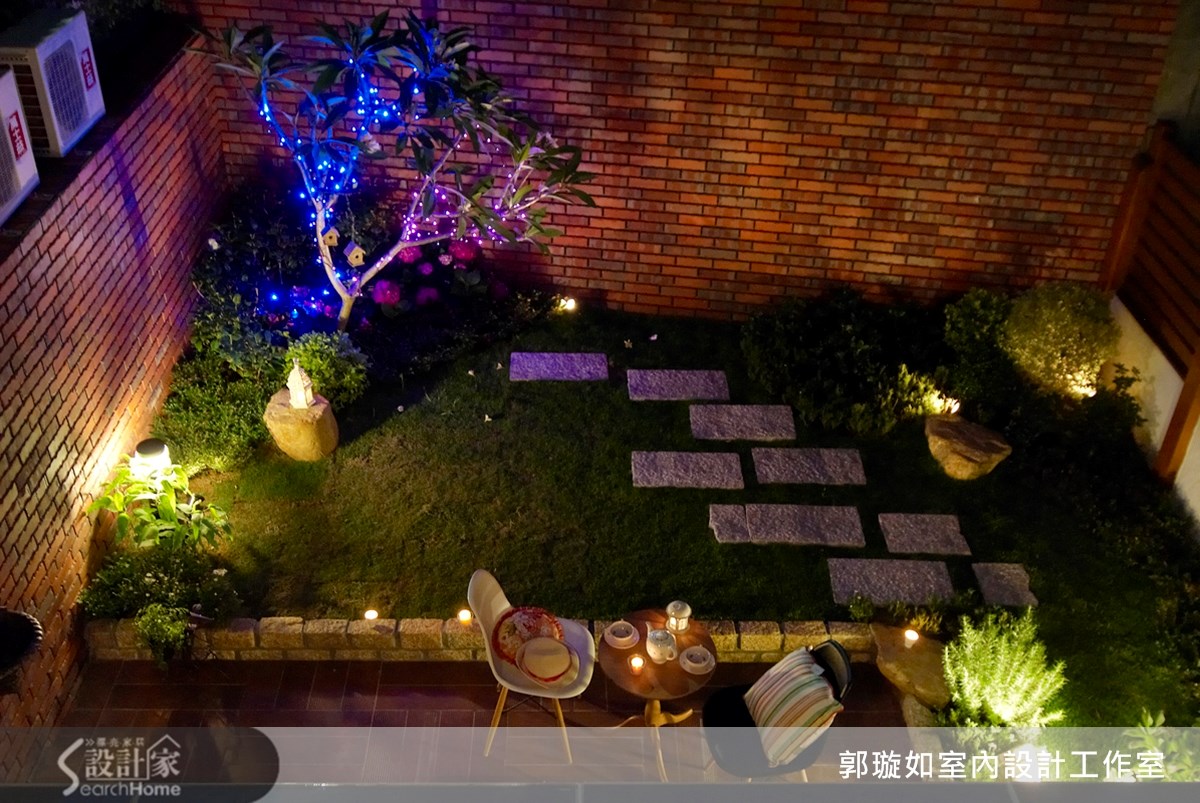 7 月的仲夏,我們來到北投這間 69 坪的老屋,原本有著