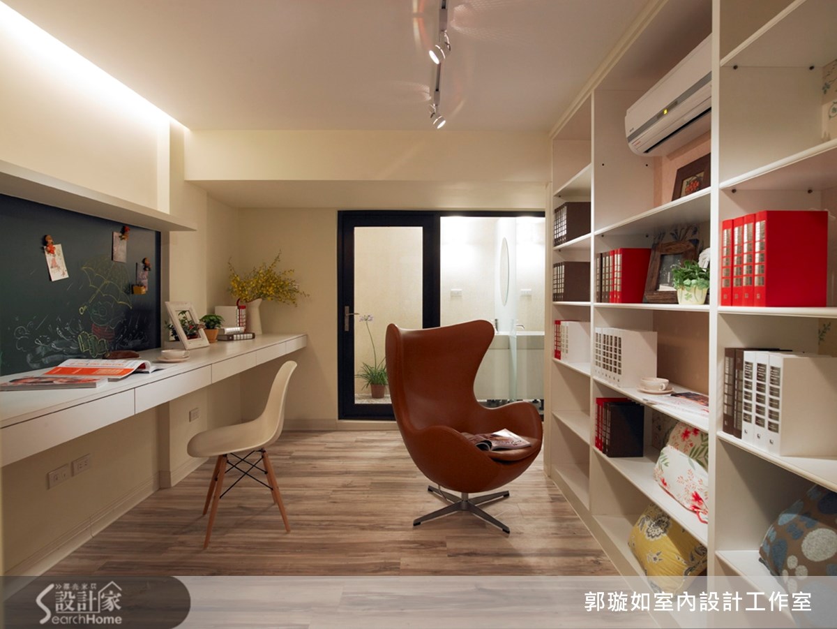 7 月的仲夏,我們來到北投這間 69 坪的老屋,原本有著