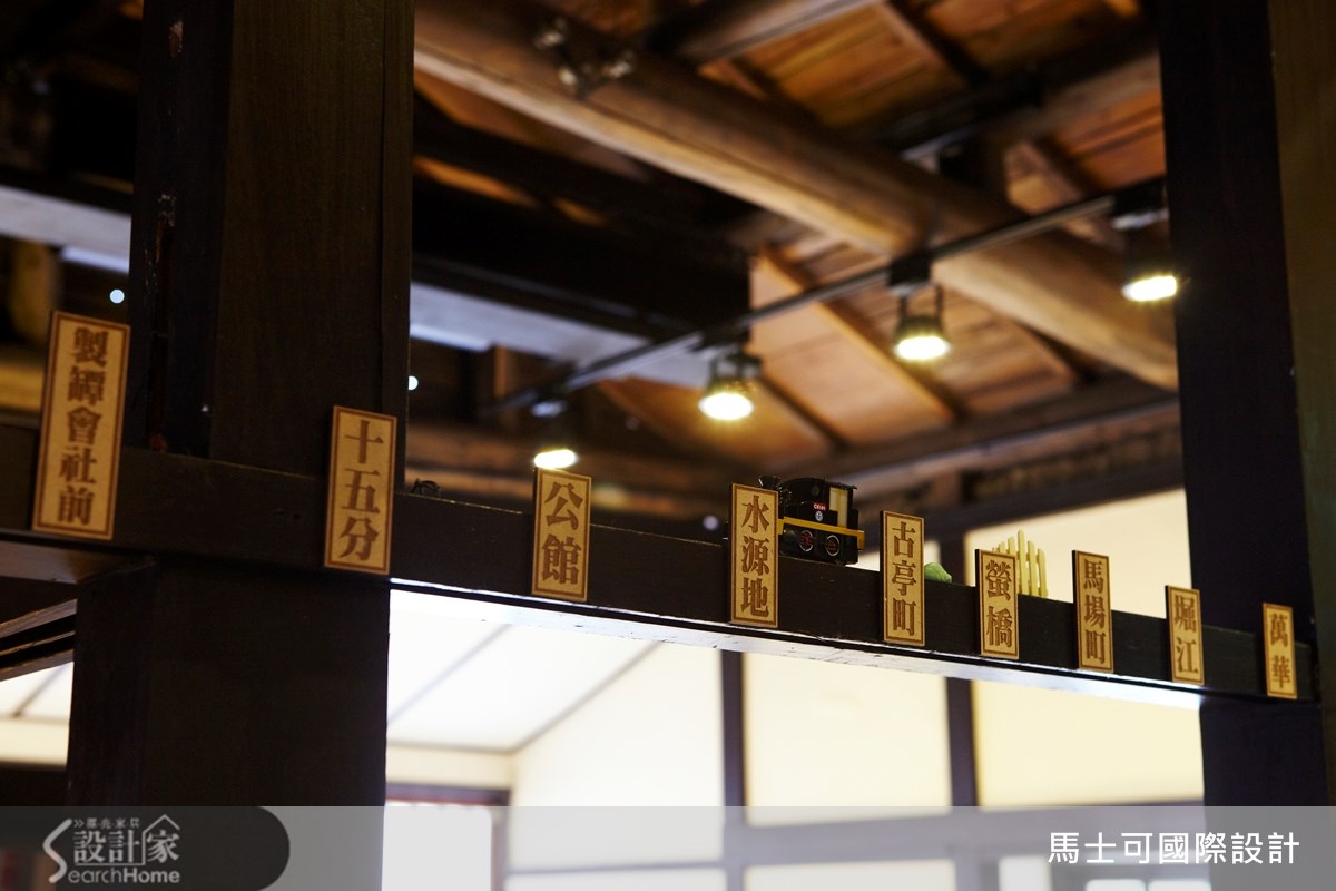 走在巷弄之中,一間古色古色傳承了數十年歷史的老宅,