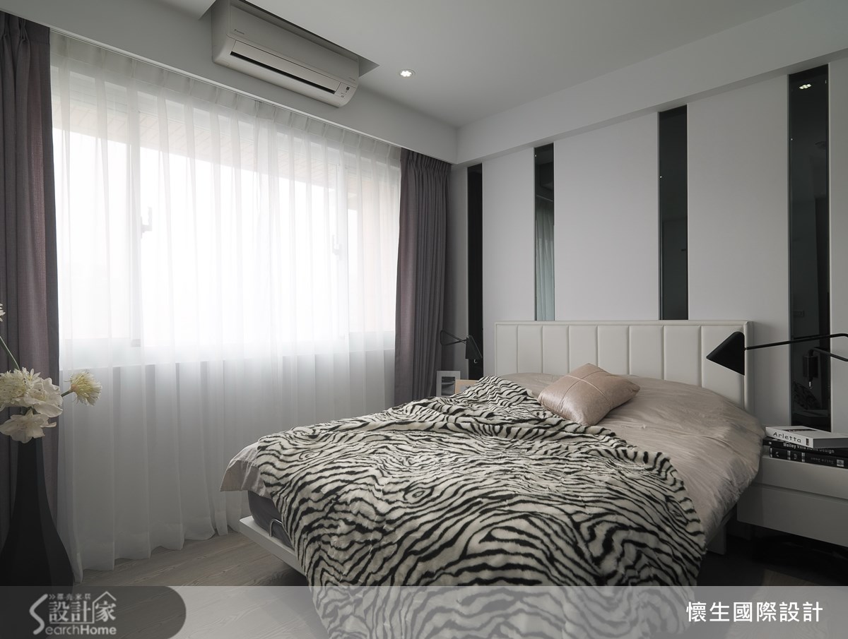 位在社區頂樓的一間 20 年老屋,陳舊的設計,加上面臨