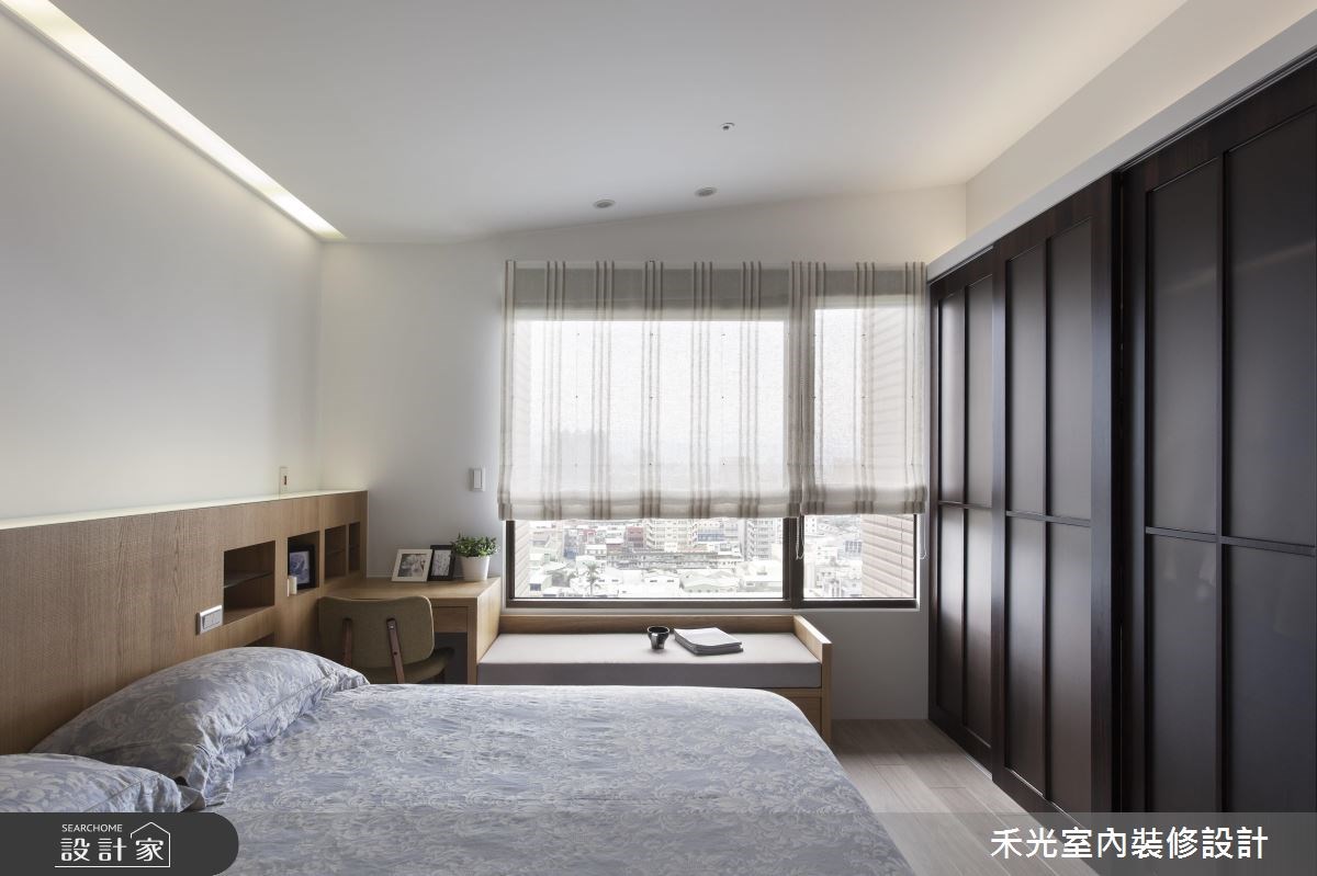 以書牆串聯的新婚居所,透過豐富的書海連結佈置,延續