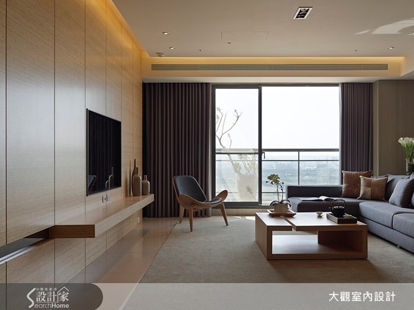 在這間 39 坪現代風的居家中,設計師完美搭配簡約線條