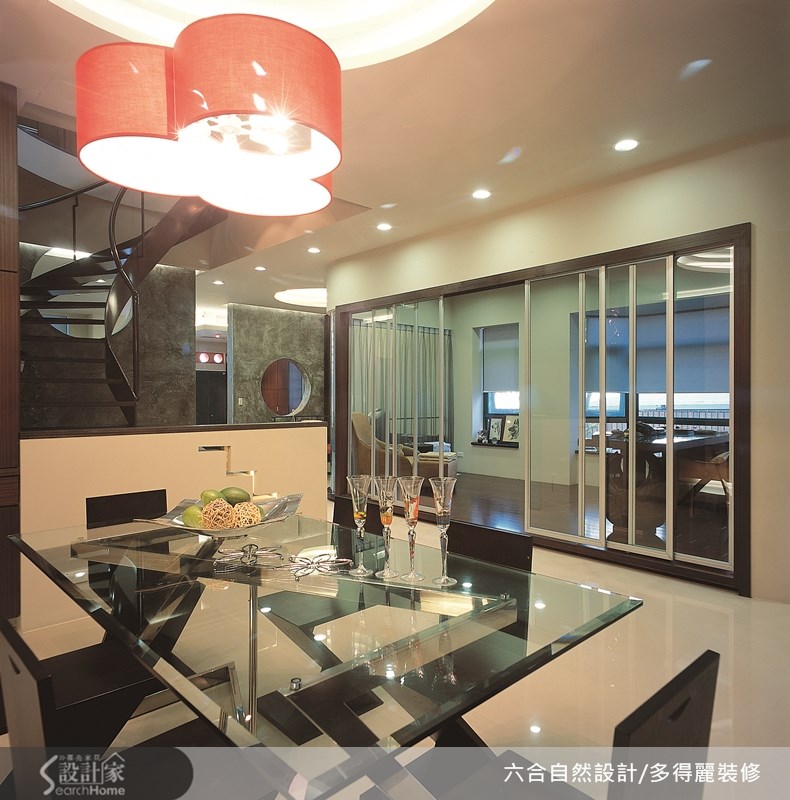 位於台南市一間 80 坪樓中樓的老屋,原本不僅採光通風