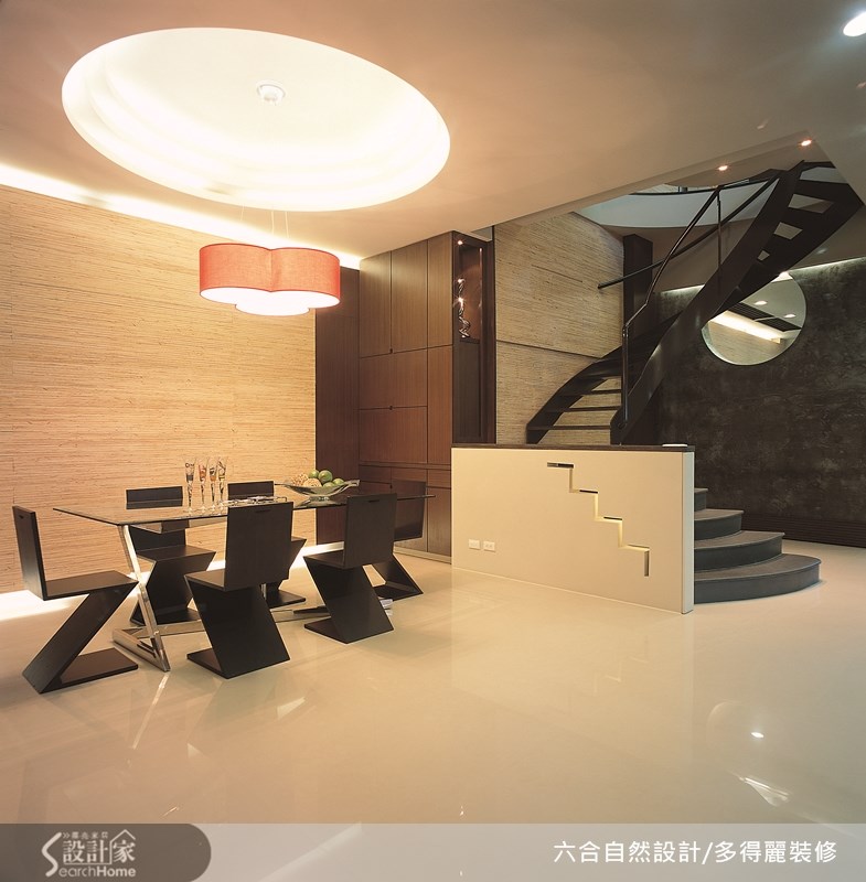 位於台南市一間 80 坪樓中樓的老屋,原本不僅採光通風