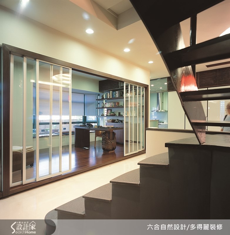 位於台南市一間 80 坪樓中樓的老屋,原本不僅採光通風