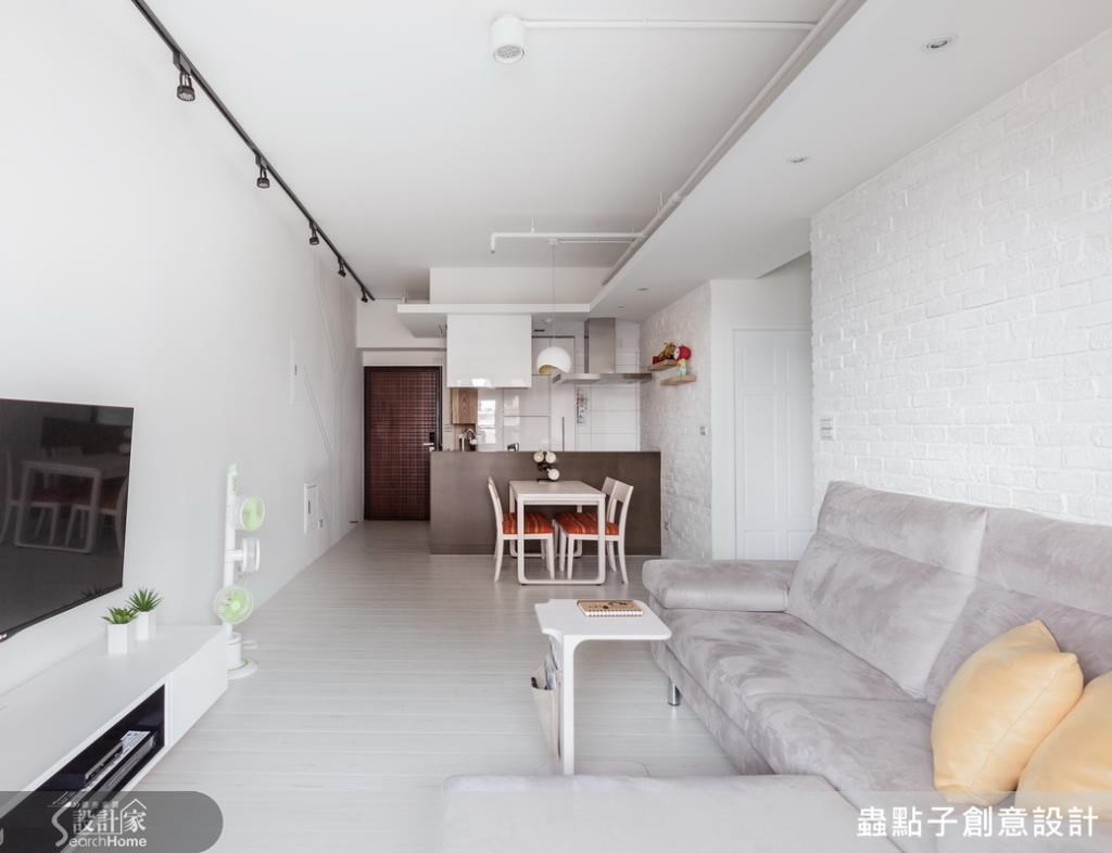 屋主喜歡Loft的風格,於是設計師刻意讓屋頂管線露出來,與軌道燈的搭配頗具特色! 屋主喜歡Loft的風格,於是設計師刻意讓屋頂管線露出來,與軌道燈的搭配頗具特色!