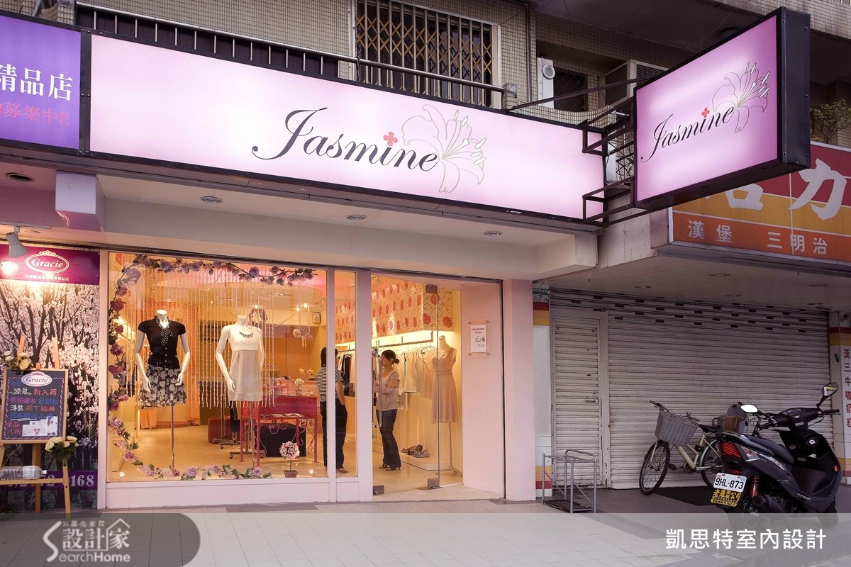 位於大安區光復南路上有一間服飾店,店內空間 15 坪,