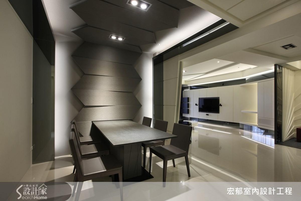 在台中市,有一間 50 坪 3 房 2 衛居宅,設計師以簡單