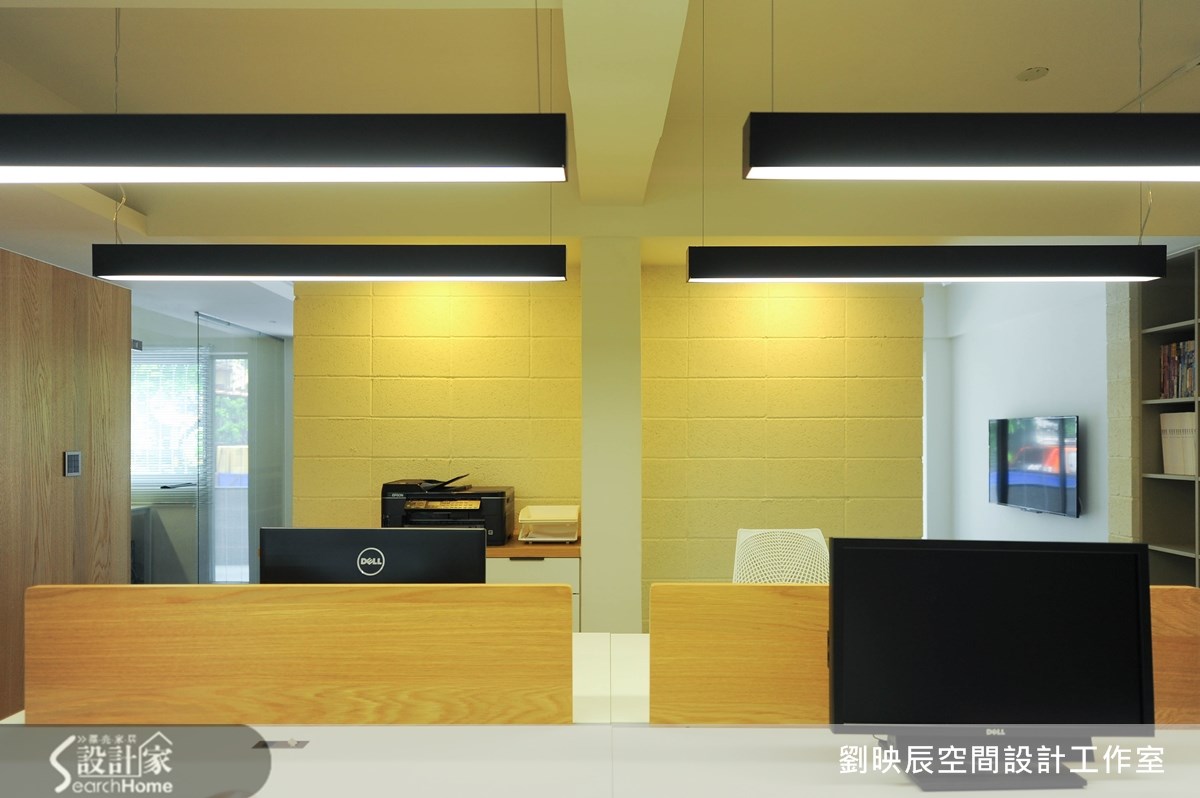 隱身於台中市南區 30 年老舊國宅社區裡的一樓公寓,原