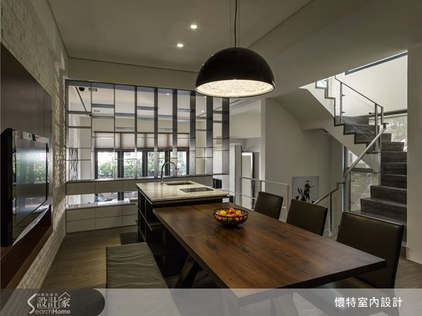 對於擅長現代風格,經常不按牌理出牌運用建材的懷特室