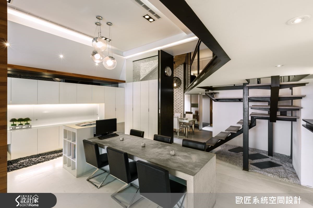 來到台北市景美的一家系統家具門市,在這 35 坪的內部