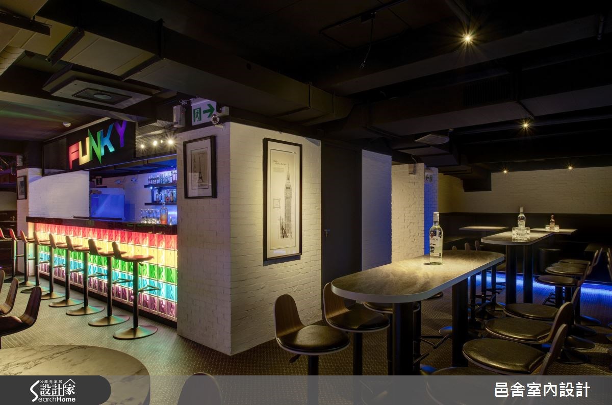 台北市的 100 坪老屋,透過重新整修後,變身成為時尚