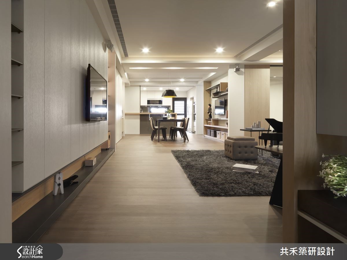 來到台中市北區的 58 坪老屋,屋主是從事教育產業的夫