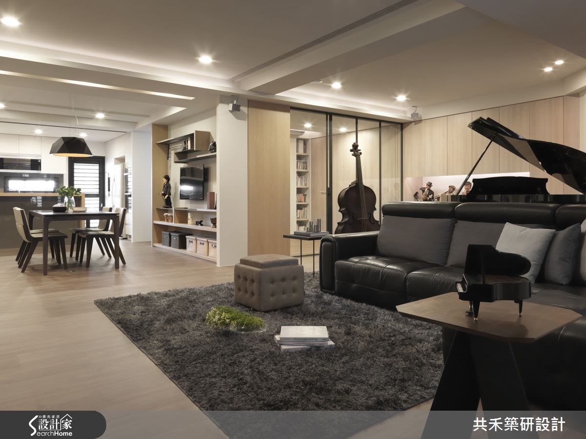 來到台中市北區的 58 坪老屋,屋主是從事教育產業的夫