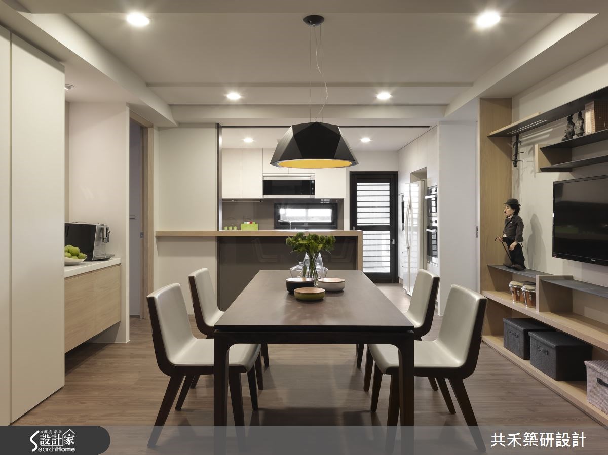 來到台中市北區的 58 坪老屋,屋主是從事教育產業的夫