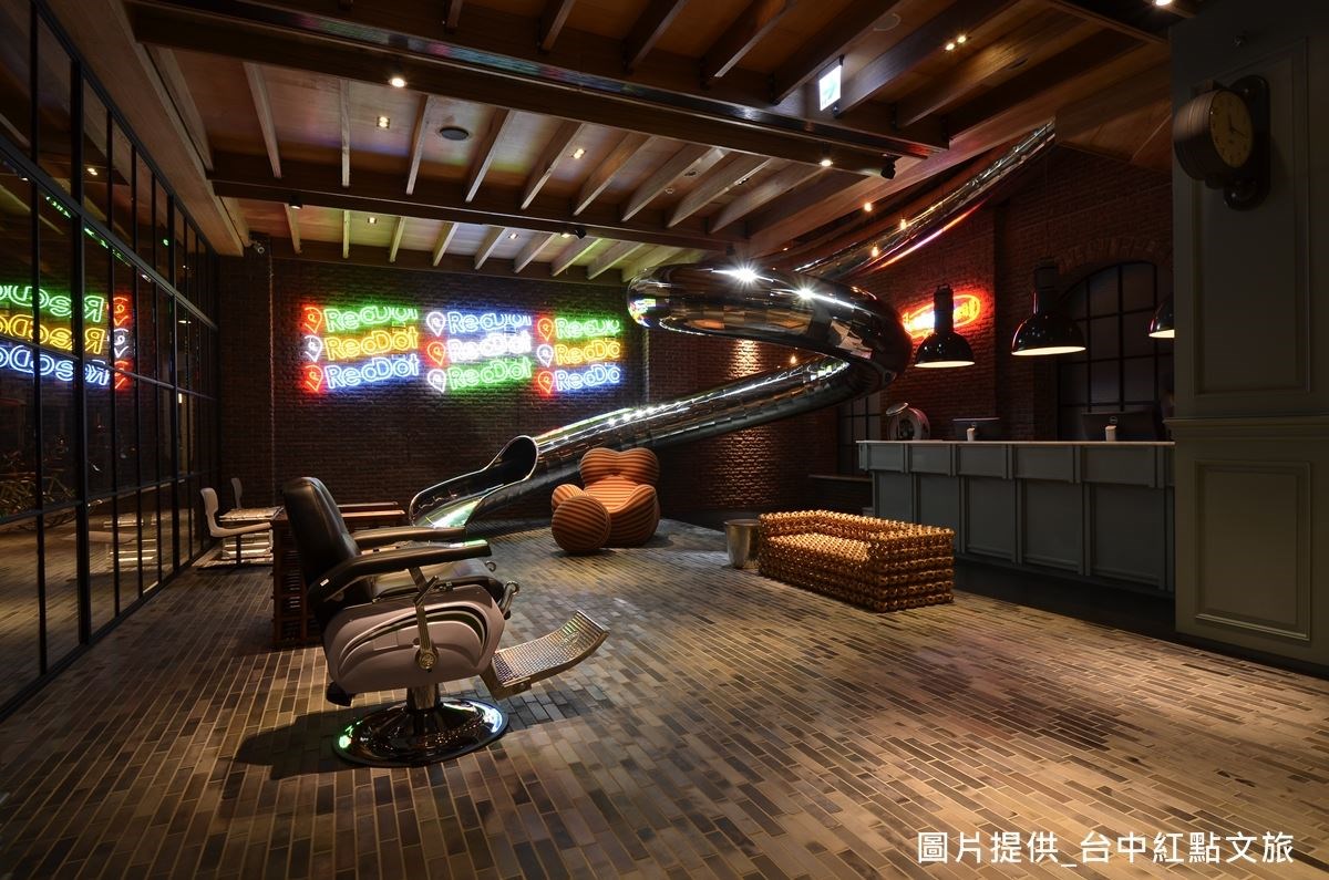台中紅點文旅透過建築設計師吳宗穎,變成充滿藝文氣息的新空間。 台中紅點文旅透過建築設計師吳宗穎,變成充滿藝文氣息的新空間。