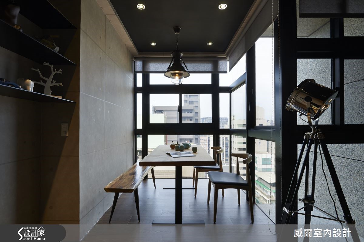 來到台北市精華區的 3 房 2 廳 LOFT 居家,這個案例是