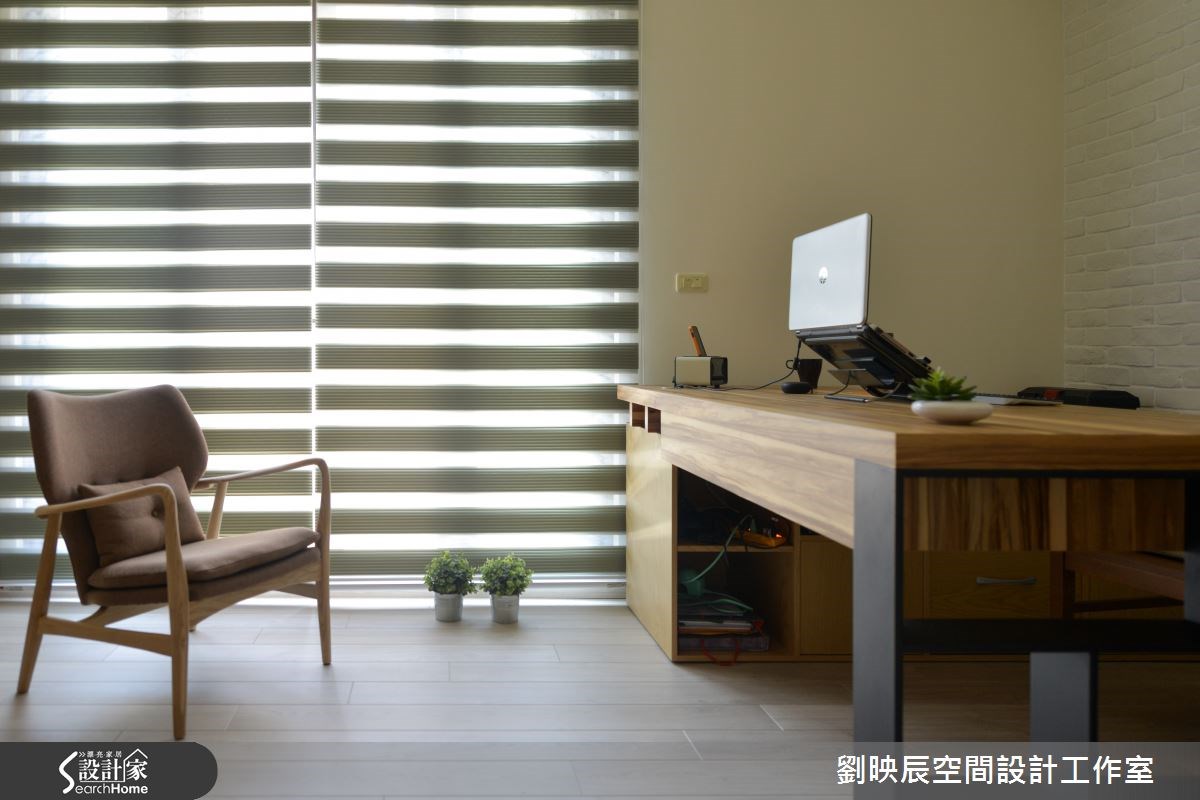 台中沙鹿區的清泉崗機場旁有一間別墅社區,屋主一家 4