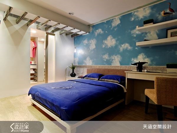 充滿活力的藍色調海洋風臥室,讓每一天都能在晴朗如藍天的好心情中展開。 充滿活力的藍色調海洋風臥室,讓每一天都能在晴朗如藍天的好心情中展開。