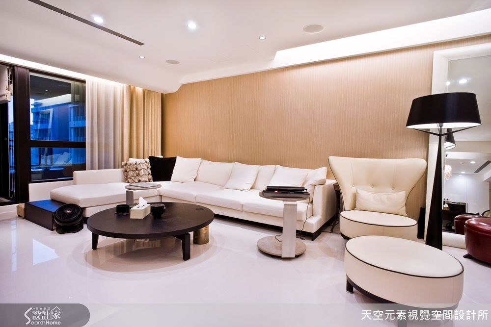 以黑框搭配白色,與整體空間的建材色系、主題相呼應。 以黑框搭配白色,與整體空間的建材色系、主題相呼應。