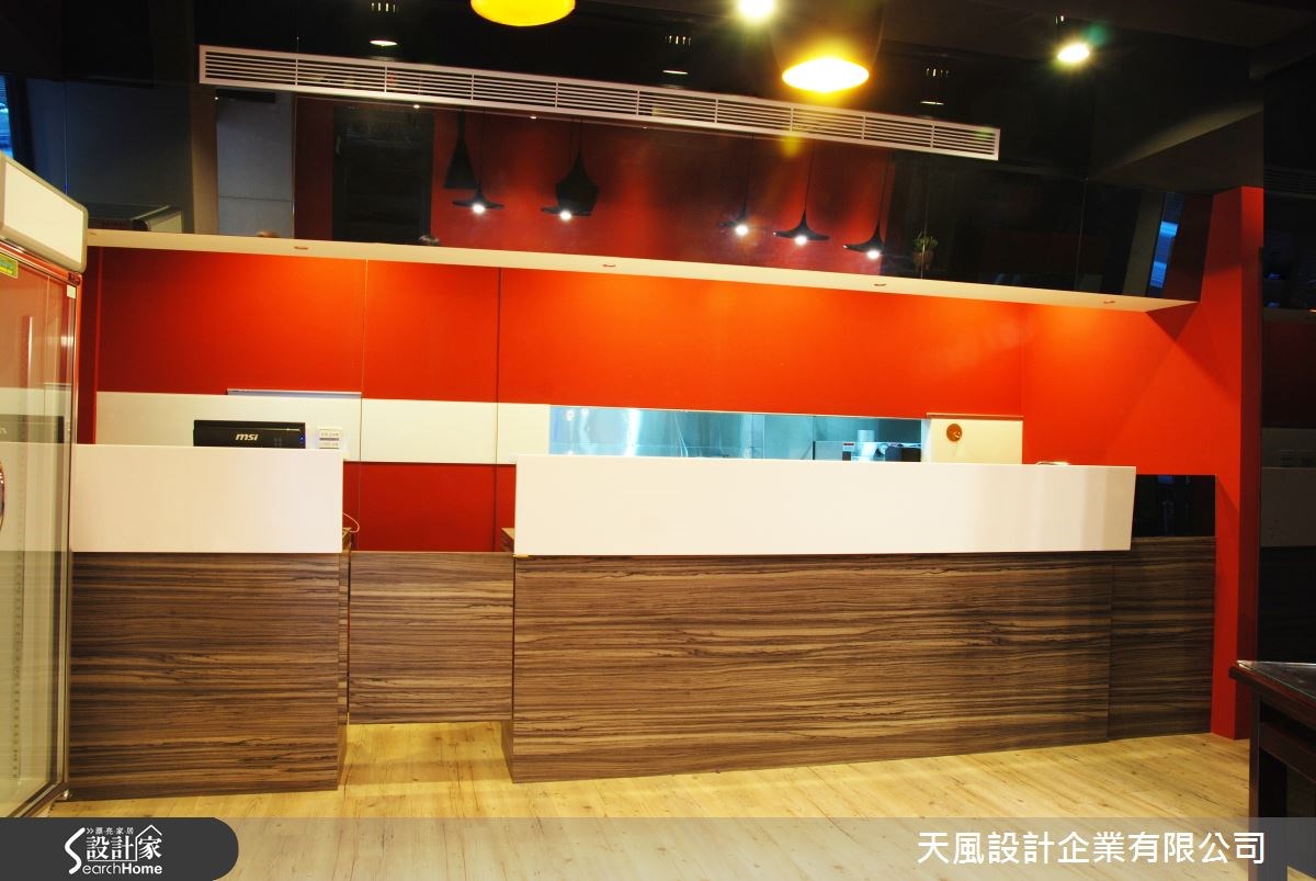 台北市文山區一間漏水老屋,空間僅 13 坪,且格局呈不