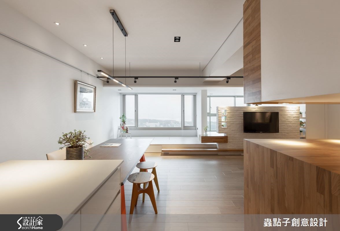 新北市淡水的一間 18 坪空間,為中年屋主夫妻的休憩居