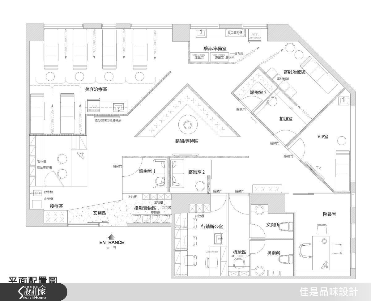 空間格局經過設計師大刀闊斧地全面改造,形成井然有序的動線,並且讓空間坪數得到最大效益的發揮。 空間格局經過設計師大刀闊斧地全面改造,形成井然有序的動線,並且讓空間坪數得到最大效益的發揮。