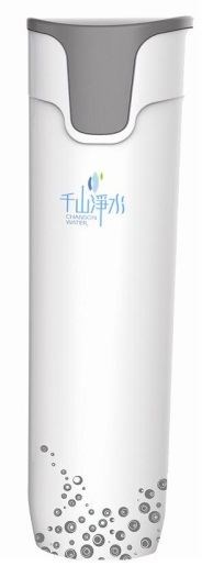 高效能前置淨水濾芯:通過 NSF 國際認證,0.5 微米高密度壓縮活性碳濾芯高效過濾重金屬、微生物胞囊菌、有機揮發物(Vocs)、鐵鏽等雜質,細緻結構有效消除水中異味與餘氯。圖片提供_千山淨水 高效能前置淨水濾芯:通過 NSF 國際認證,0.5 微米高密度壓縮活性碳濾芯高效過濾重金屬、微生物胞囊菌、有機揮發物(Vocs)、鐵鏽等雜質,細緻結構有效消除水中異味與餘氯。圖片提供_千山淨水