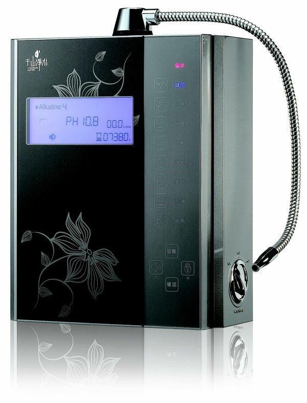 【電解離子整水器】極簡設計苛求細節講究功能,依地區水質精密調整,輕鬆加乘健康生活。 圖片提供_千山淨水/設計家電視部 【電解離子整水器】極簡設計苛求細節講究功能,依地區水質精密調整,輕鬆加乘健康生活。 圖片提供_千山淨水/設計家電視部