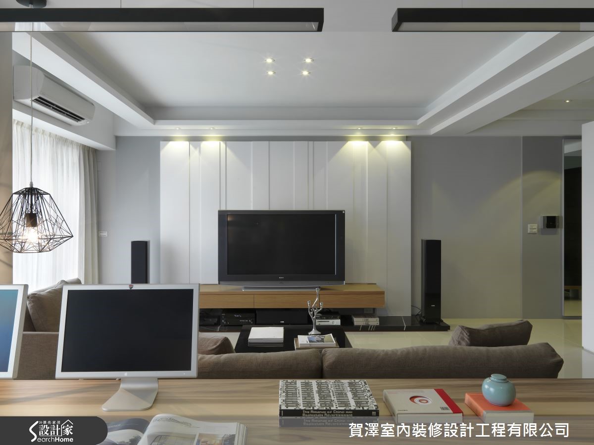 座落於新竹縣竹北區的 65 坪新成屋,設計師將其樓中樓