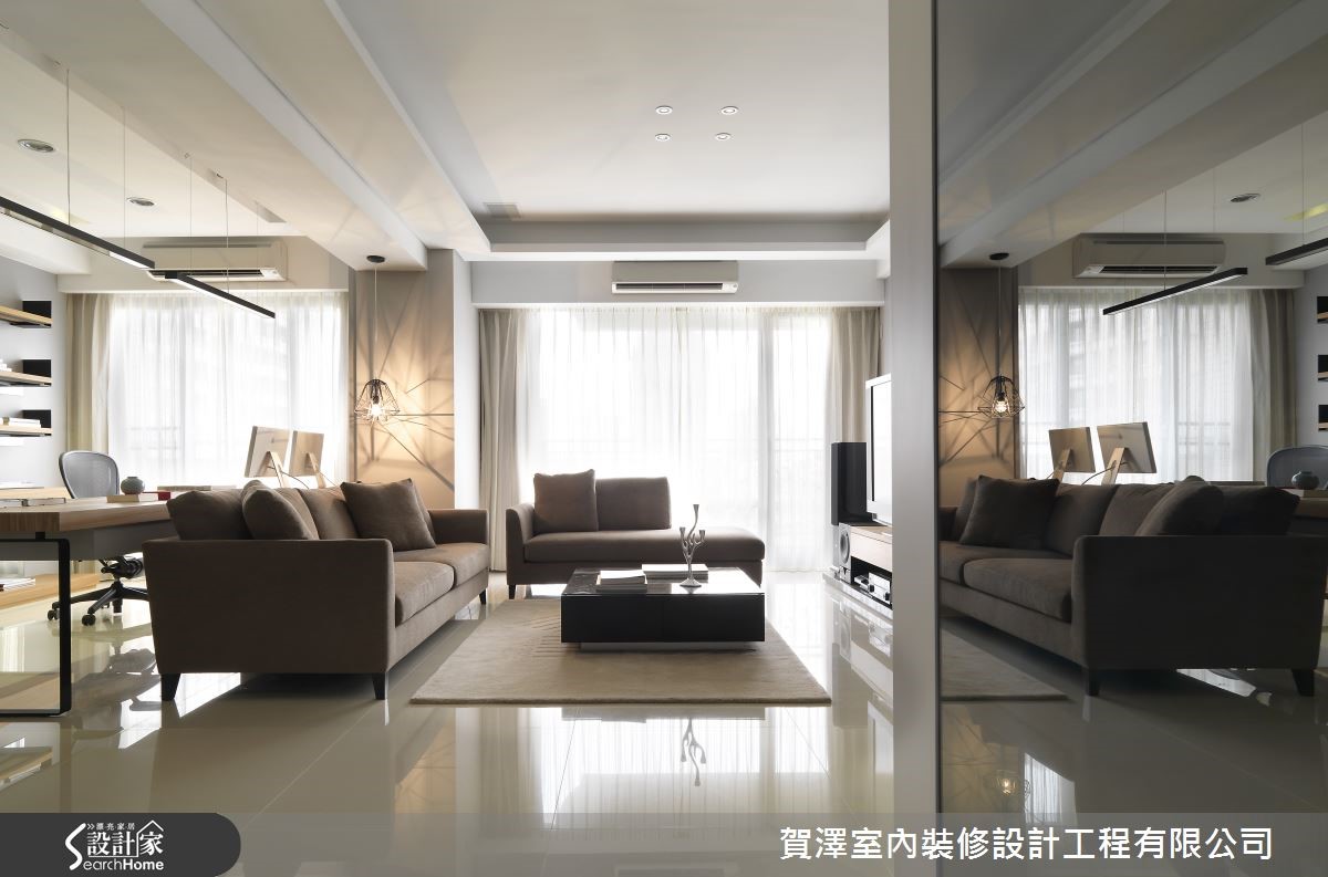 座落於新竹縣竹北區的 65 坪新成屋,設計師將其樓中樓