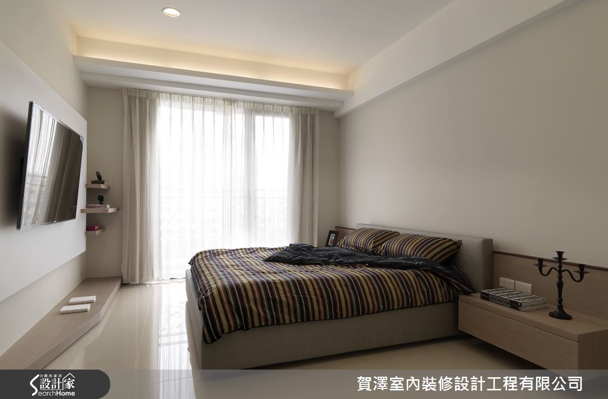 座落於新竹縣竹北區的 65 坪新成屋,設計師將其樓中樓