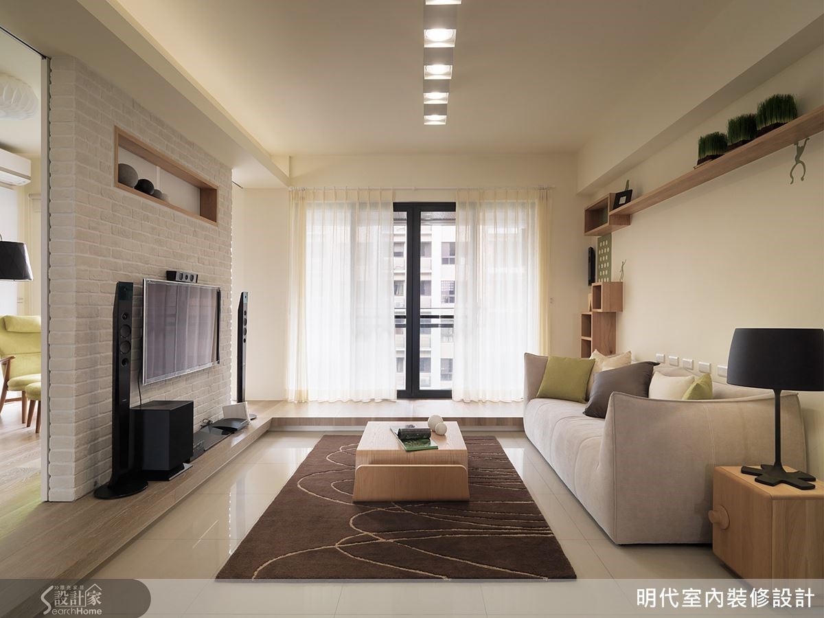 架高地板延伸至窗邊處正好能做臥榻用,一個能發呆、休息的角落。 架高地板延伸至窗邊處正好能做臥榻用,一個能發呆、休息的角落。