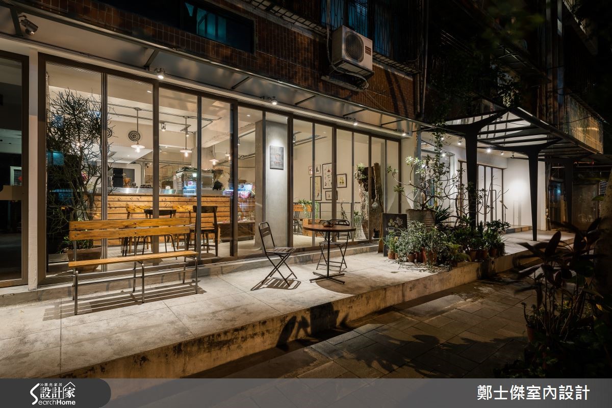 咖啡店除了瀰漫滿室的咖啡味外,應該還可以多了一些發