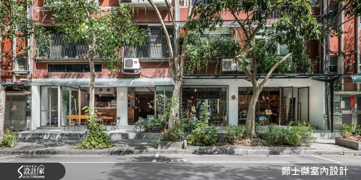 咖啡店除了瀰漫滿室的咖啡味外,應該還可以多了一些發