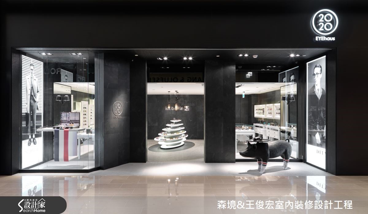 時尚精品本身訴求的是一種品味的高度與格調,因此,用