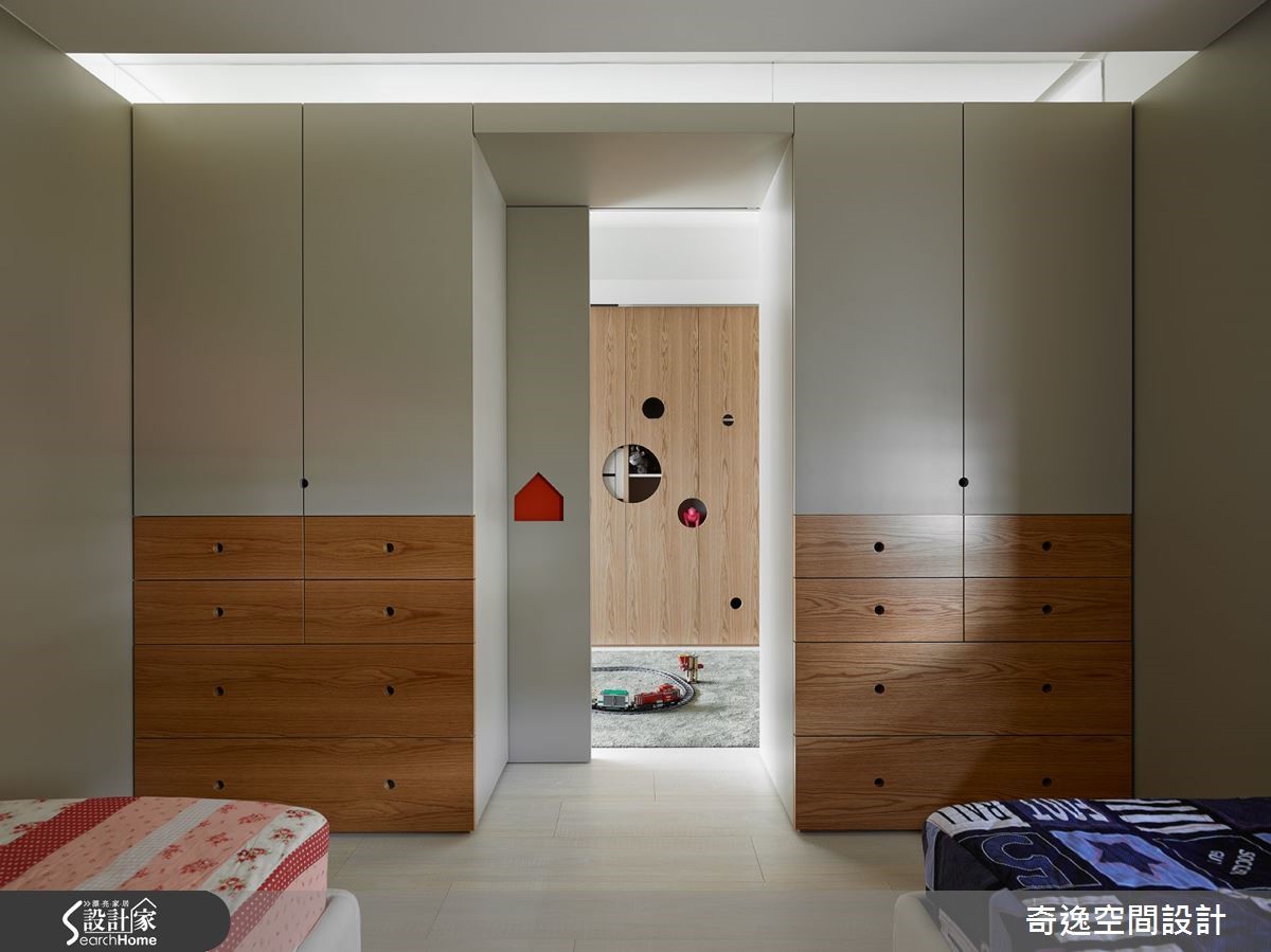 這間複合式住宅屋齡超過 34 年了,舊式的建築普遍有採