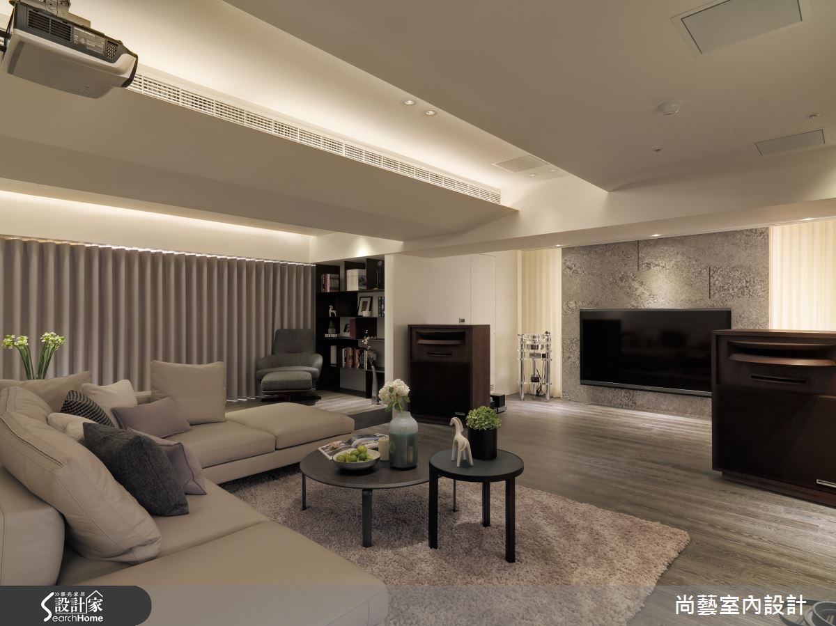 位於台北市一間由 140 坪中古屋重新整修而成的 4 房 2