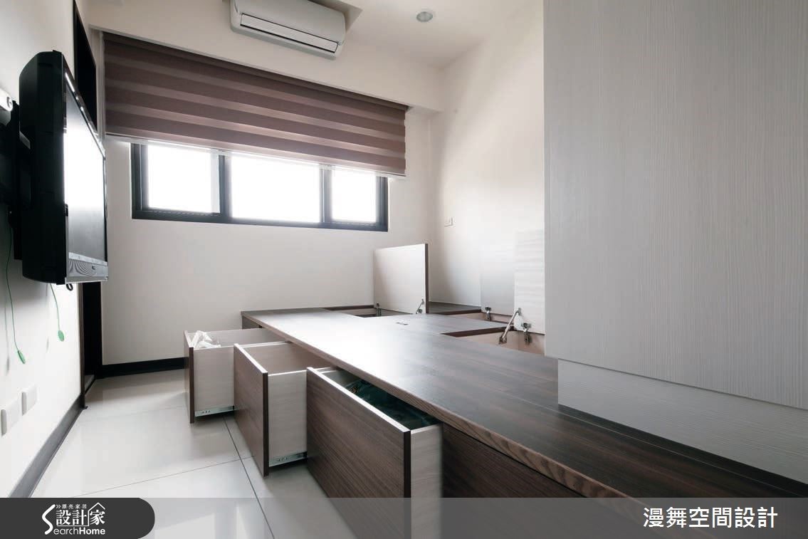 因為貼近居住者需求的俐落設計,讓這間新成屋既有大容