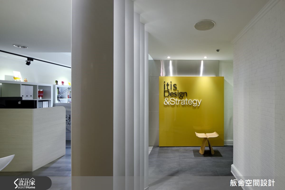 走進位於台北市的這間視覺設計公司,宛如走進《穿著Pr