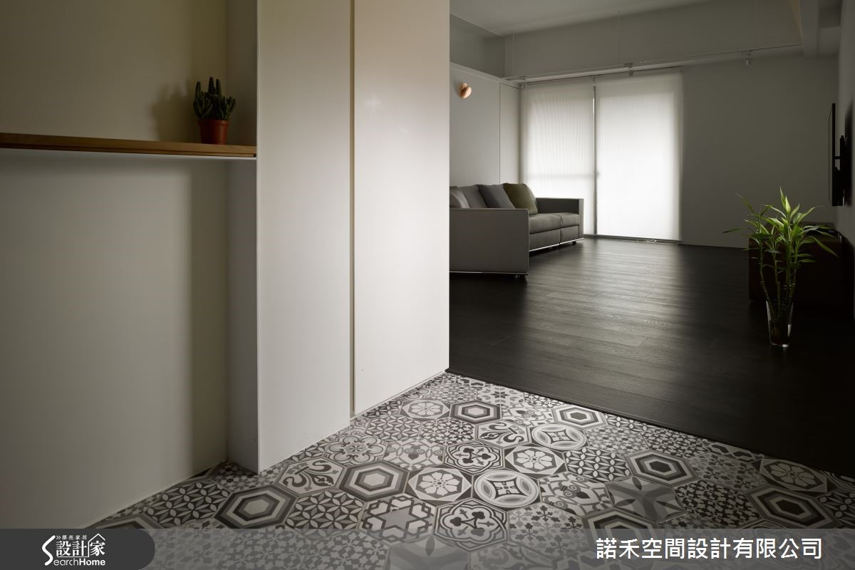 位於內湖的 35 坪空間,為屋主夫妻和孩子的共同居家,