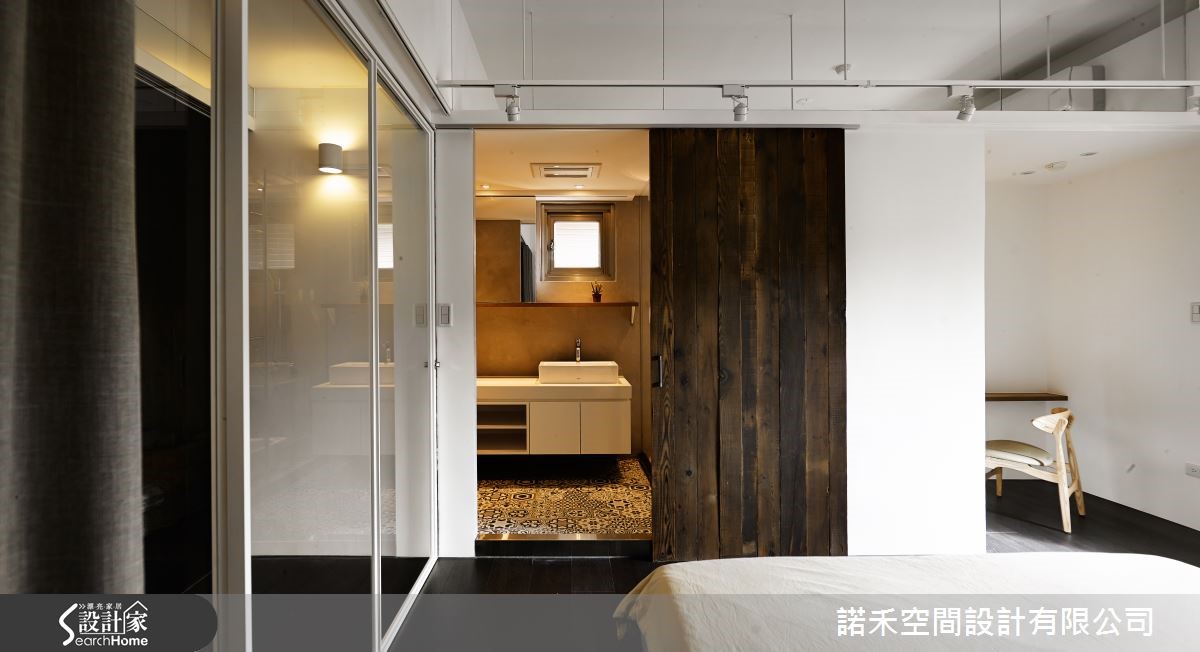 位於內湖的 35 坪空間,為屋主夫妻和孩子的共同居家,