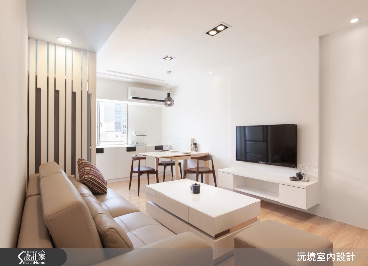 位於新北市中和區的 22 坪案例,設計師以純白色系為房