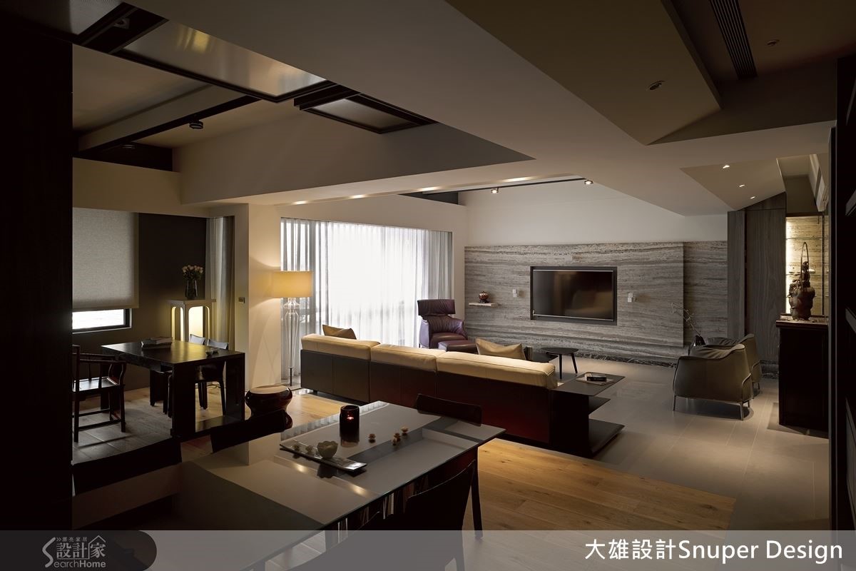 順應建築結構特有的大樑,選擇不封板的Loft風,結合燈槽照明,及帶有工業感的不鏽鋼流明天花設計,重現結構之美。 順應建築結構特有的大樑,選擇不封板的Loft風,結合燈槽照明,及帶有工業感的不鏽鋼流明天花設計,重現結構之美。