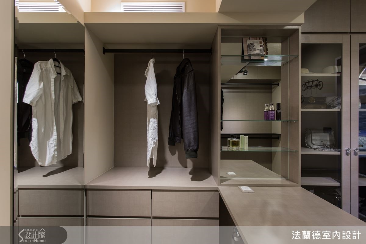 一對新婚夫妻對新居風格有著不同想望,一位偏愛古典,