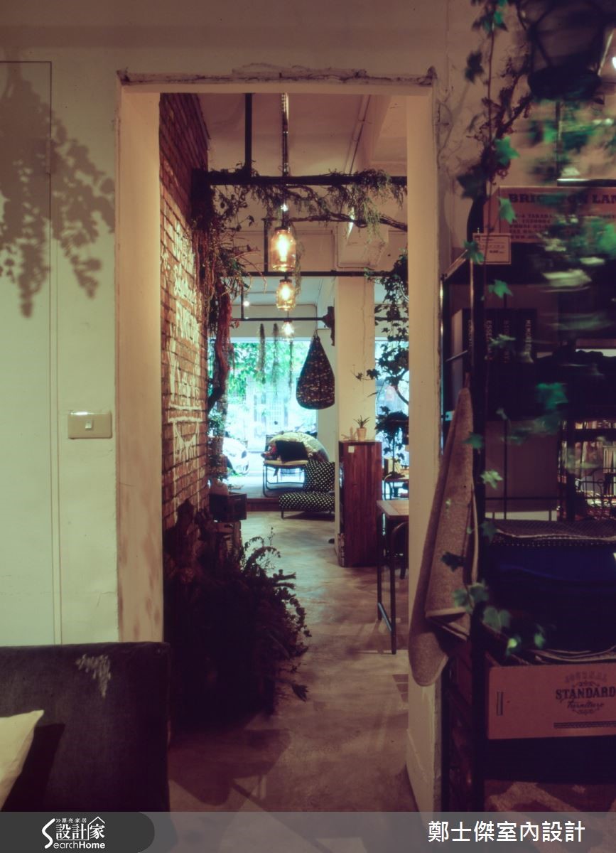 誰說一定要在整齊排滿各式各樣家具的店裡挑家具?答案
