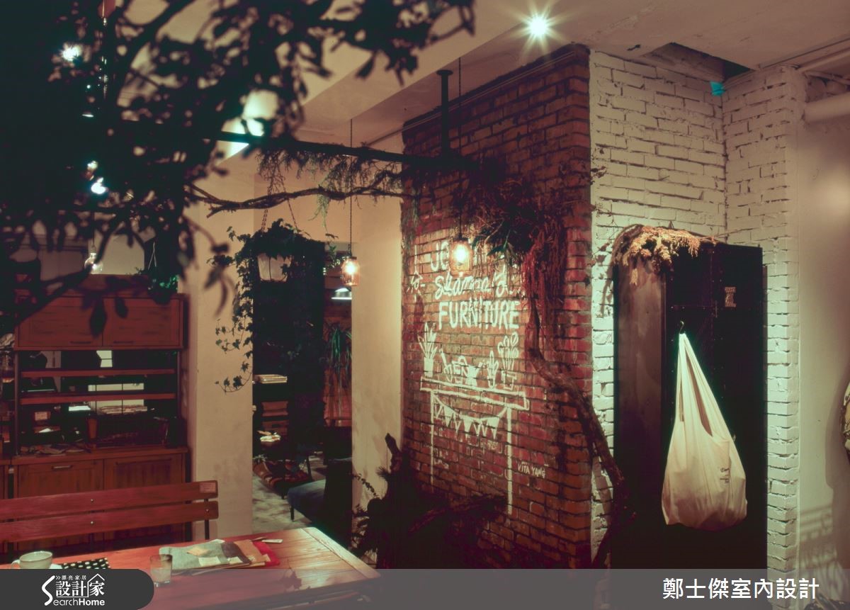 誰說一定要在整齊排滿各式各樣家具的店裡挑家具?答案