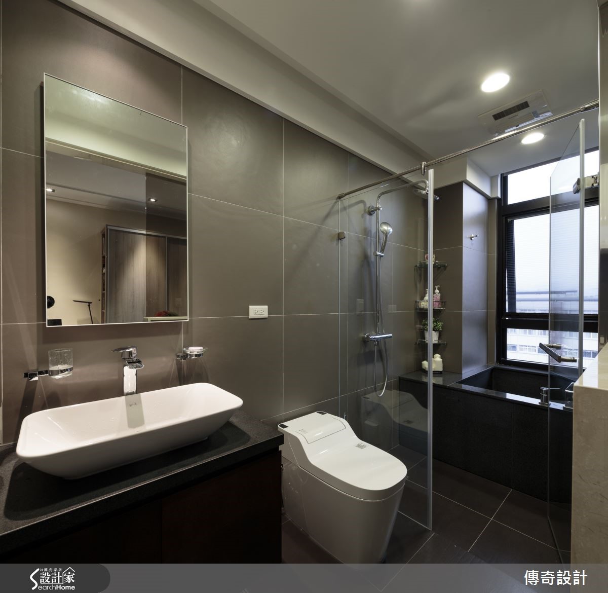 本案位於台北市松山區,為 2 房 1 廳之格局的獨身宅,