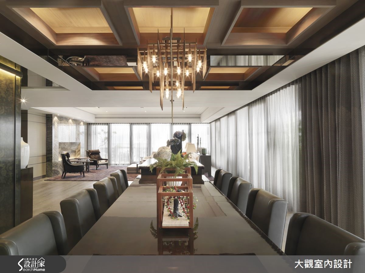 步入位於台北市中山區的大樓接待中心,全室鋪設木地板