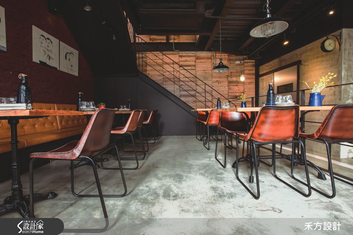 位於新竹市東區的 60 坪 Loft 風小酒館名為「EISEN bi